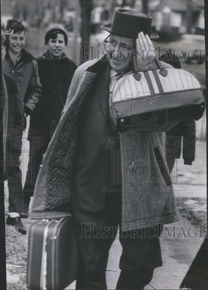 1970 Press Photo Edward Kraizke Conspiracy baggage- RSA48139-Historic Images