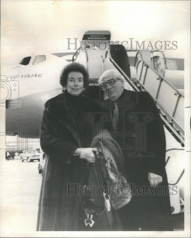 1971 Press Photo O&#39;Hare Airport Ferdinand Leitner wife- RSA48253 - Historic Images