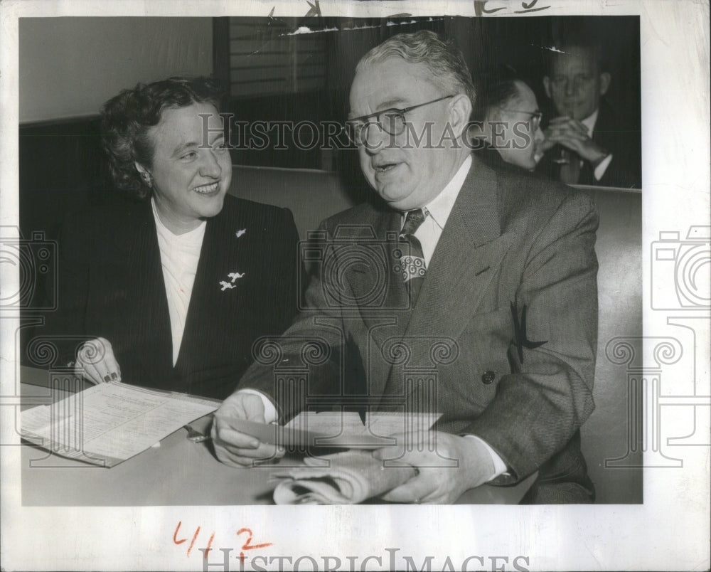 1949 Governor Ralph Gates Chats Poavey Heff - Historic Images