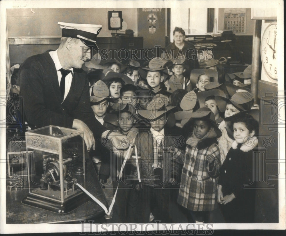 1965 Press Photo Lt Leonard Kubiak students Plamondon- RSA49077 - Historic Images