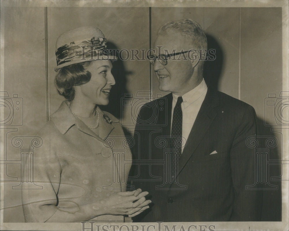 1963 Mrs Eugene Davi Hartley Laycock hat-Historic Images