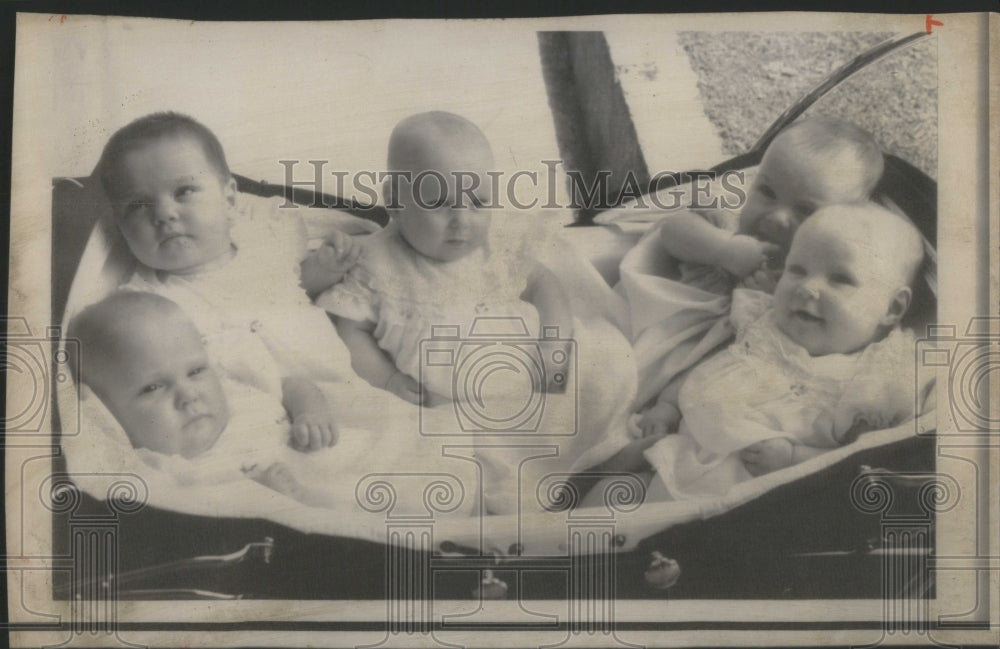 1966 Press Photo Lawson Quintuplets Mrs Samuel Lawson- RSA49383 - Historic Images