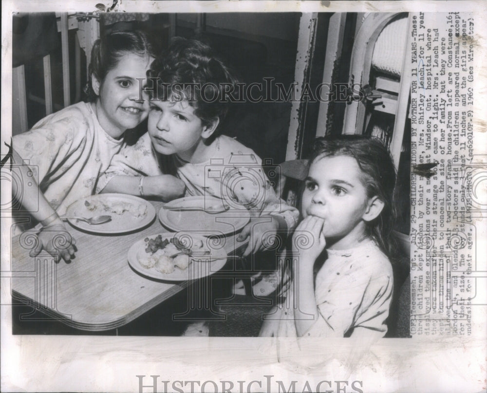 1960 Three Children Mrs Shirley Leach Year - Historic Images
