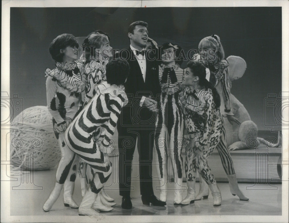 1965 Steve Lawrence WBBM TV Dancers Muscial - Historic Images