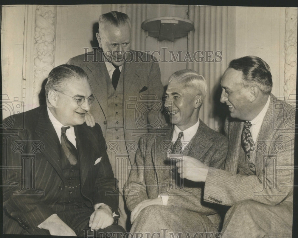 1943 Press Photo Lynn Waldorf Tug Wilson John Karl Leib - Historic Images