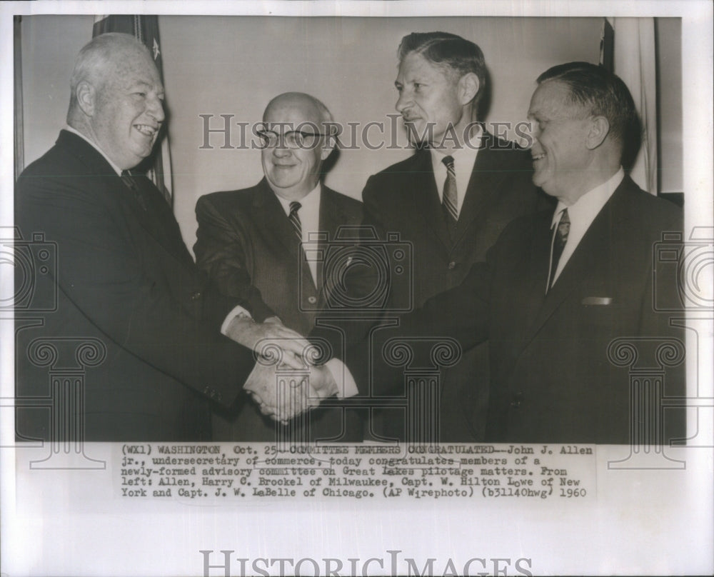 1960PressPhoto Commerce Committee Members Congratulated - Historic Images