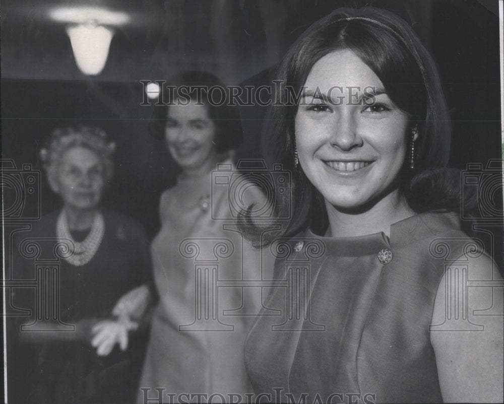 1967 Mother,Grandmother & Daughter in party - Historic Images