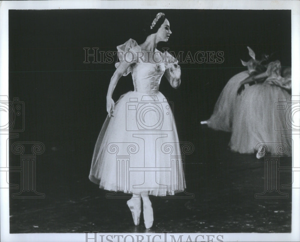 1972 Press Photo Ballet Dancer Ellen Everett Les Sylphi - Historic Images