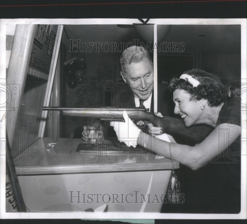 1958, Mr. and Mrs. Boyd N. Everett (Shooting- RSA50427 - Historic Images