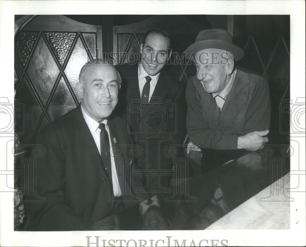 Press Photo Tommy Ferris Jimmy Durante Chicago king Art- RSA50637- Historic Images