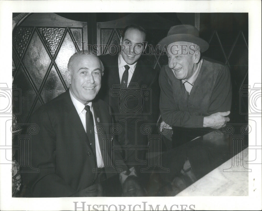 Press Photo Tommy Ferris Jimmy Durante Chicago king Art- RSA50637- Historic Images