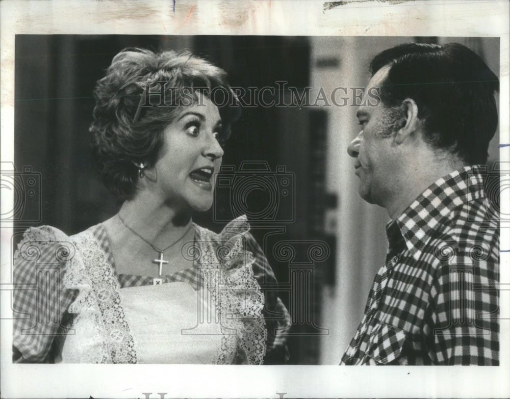 1975 Press Photo Actors Fannie Flagg and Wynn Irwin- RSA50835 - Historic Images