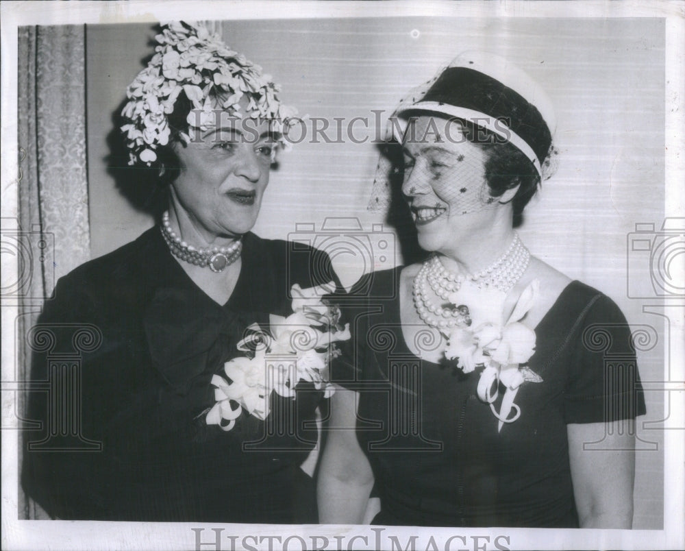 1960 Mrs. Howard Kelly and Mrs. Edward Enri - Historic Images