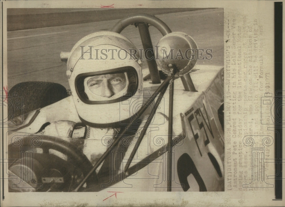 1971 Press Photo Astronaut Pete Conrad Daytona Car Race- RSA51779 - Historic Images
