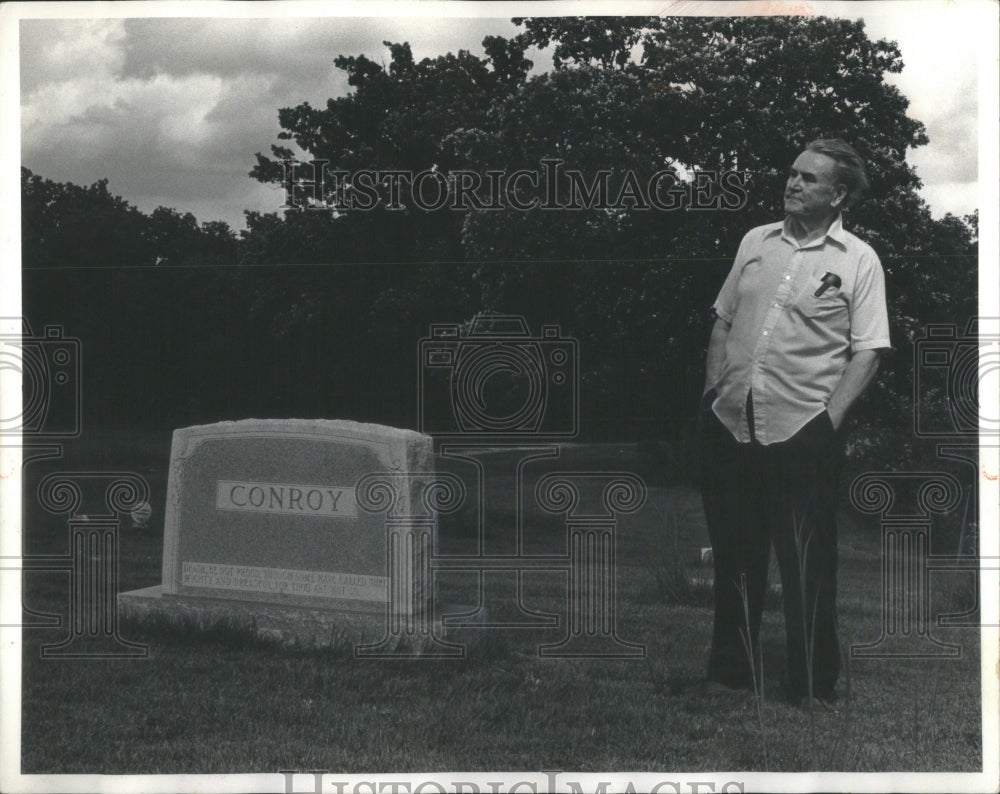 1973 Conroy Family plot Sugar Creek Graveya - Historic Images