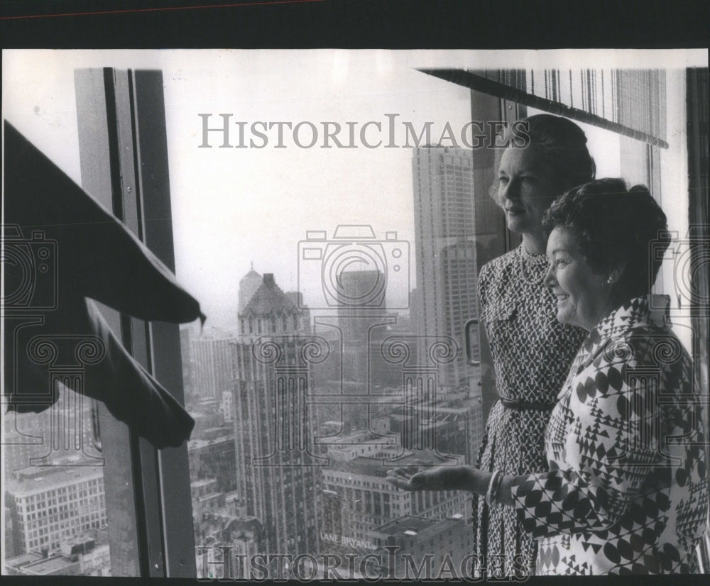 1971 Mrs. Richard Daley And The Countess Of - Historic Images