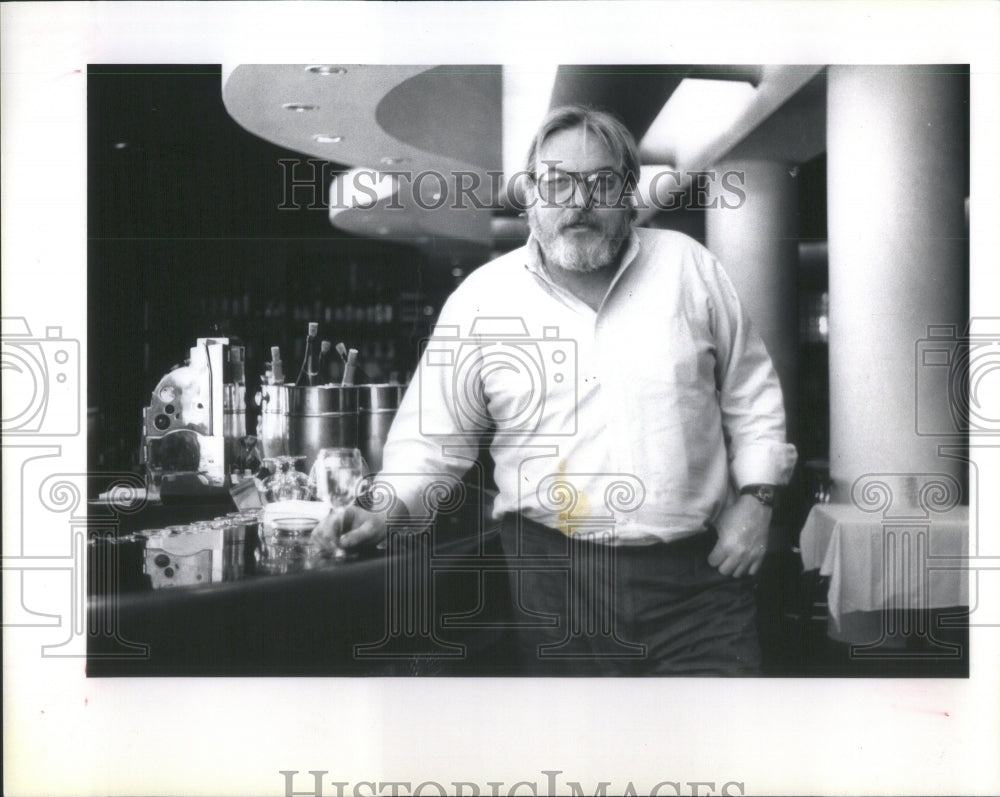 1988 Owner George Baoonsky bar West Kinzie. - Historic Images