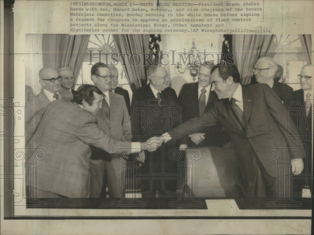 1974 Press Photo President Richard Nixon, Howard Baker- RSA52667 - Historic Images