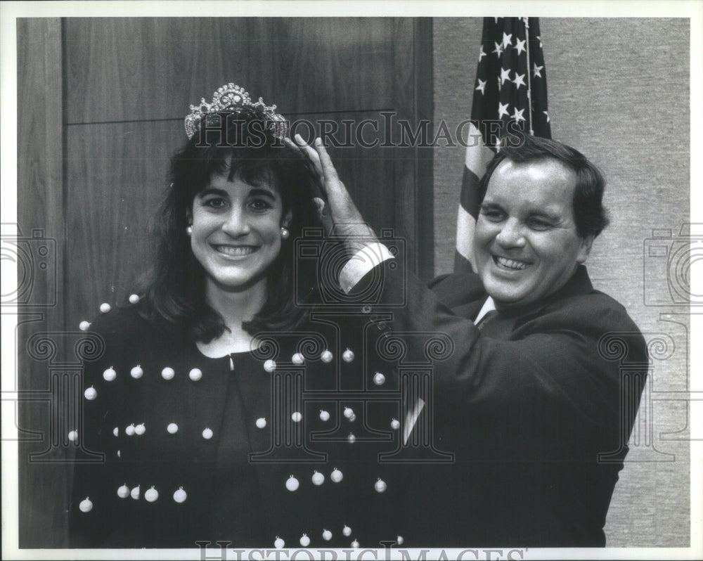 1990 Dian Bair Crowned Columbus day queen - Historic Images