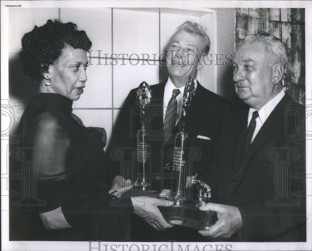 1961 Press Photo Pastor Blanche Banks Trophy Dirksen- RSA52827 - Historic Images