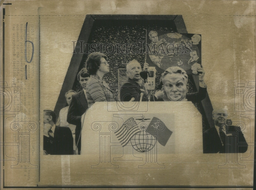 1975 Washington Georgy Raidukov Pilot Maler - Historic Images