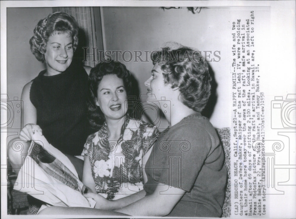 1958 Press Photo Wife daughters DeVere Baker Skipper Le- RSA52959 - Historic Images