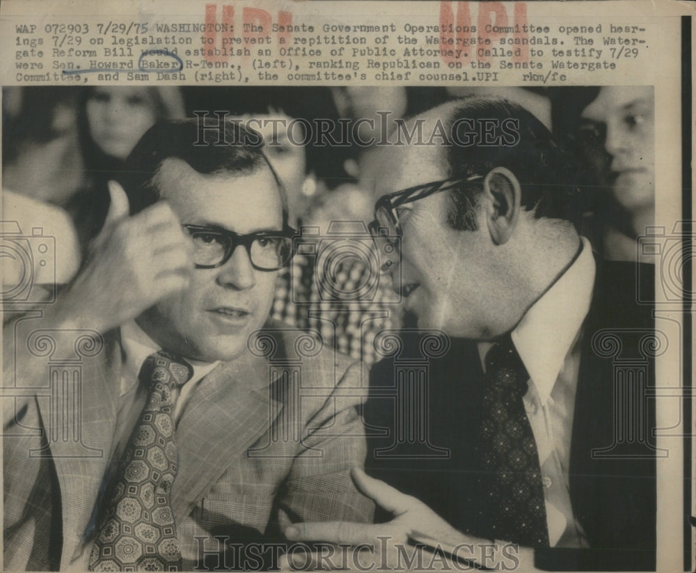 1975 Press Photo Senators Howard Baker & Sam Dash Water- RSA53009 - Historic Images