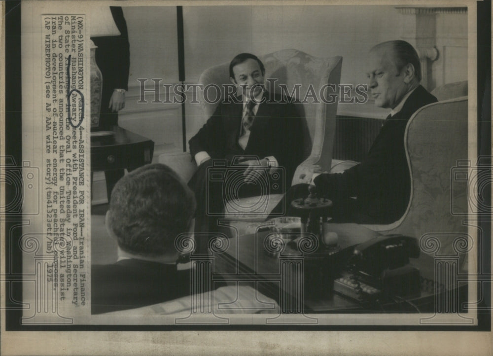 1975 Press Photo Hushang Awsary President Ford Kissinge- RSA53063 - Historic Images