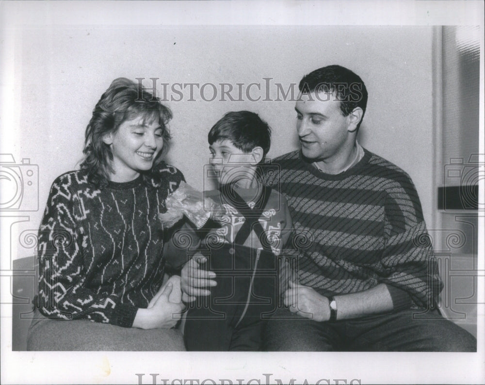 1989 Soviet Emigres Sasha Bachmendo, Luda a - Historic Images