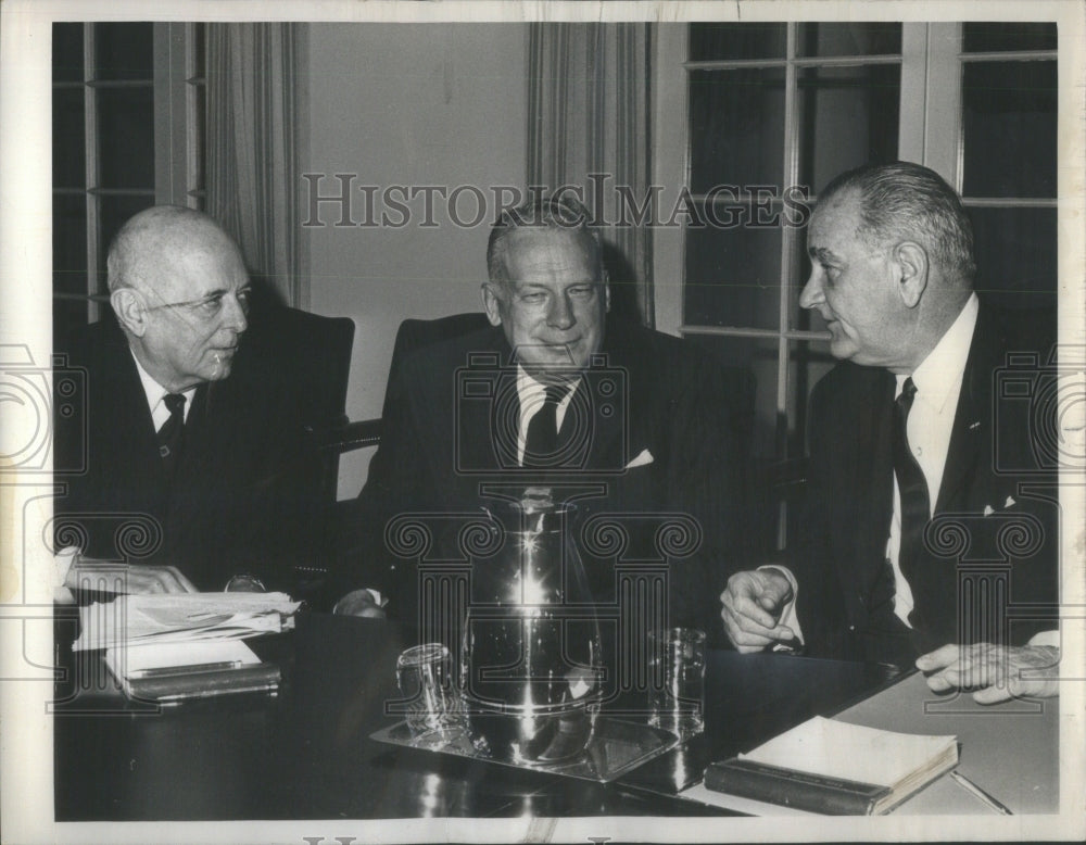 1964 Press Photo George Ball Advises President Johnson- RSA53181 - Historic Images