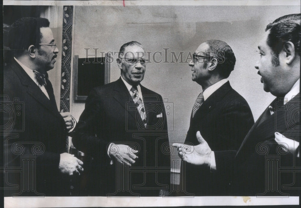 1974 Tynes Carey Barry Chicago Brotherhood - Historic Images