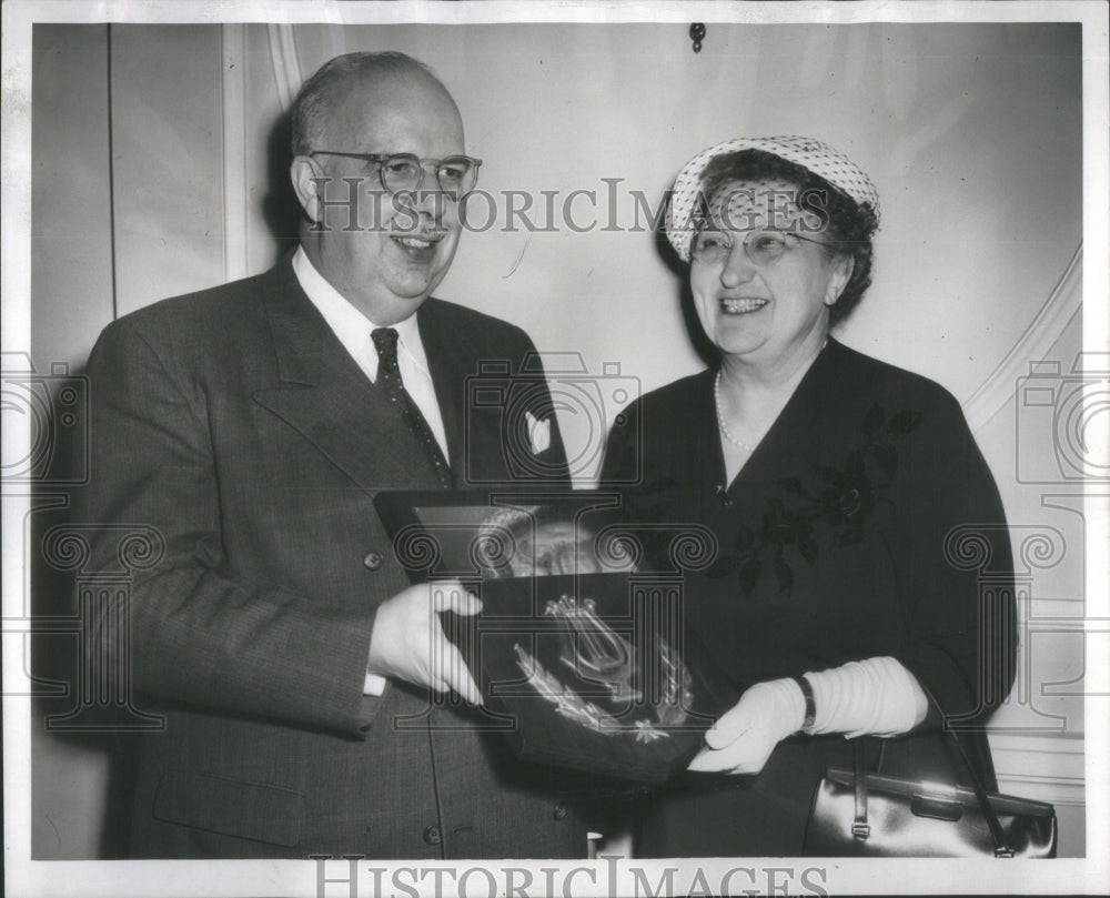 1952 Cyrus T. Read &amp; Mrs. Alma K. Anderson - Historic Images