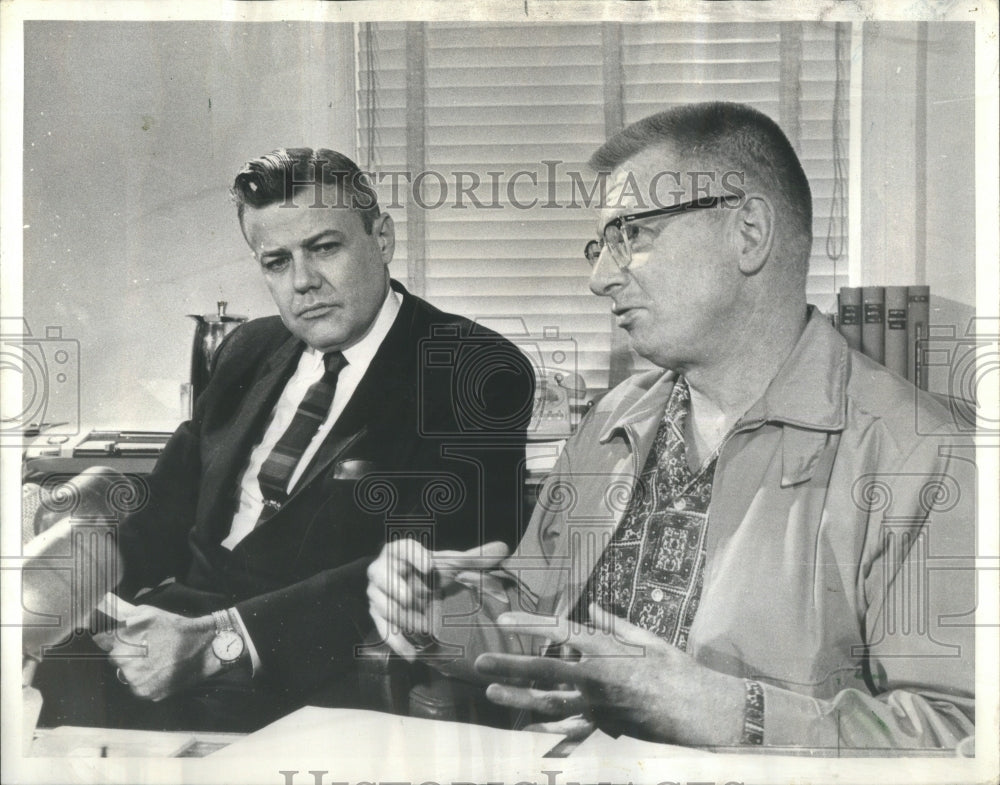 1966 Press Photo W.J. Cassin Earl Oliver Press Conferen- RSA53597 - Historic Images