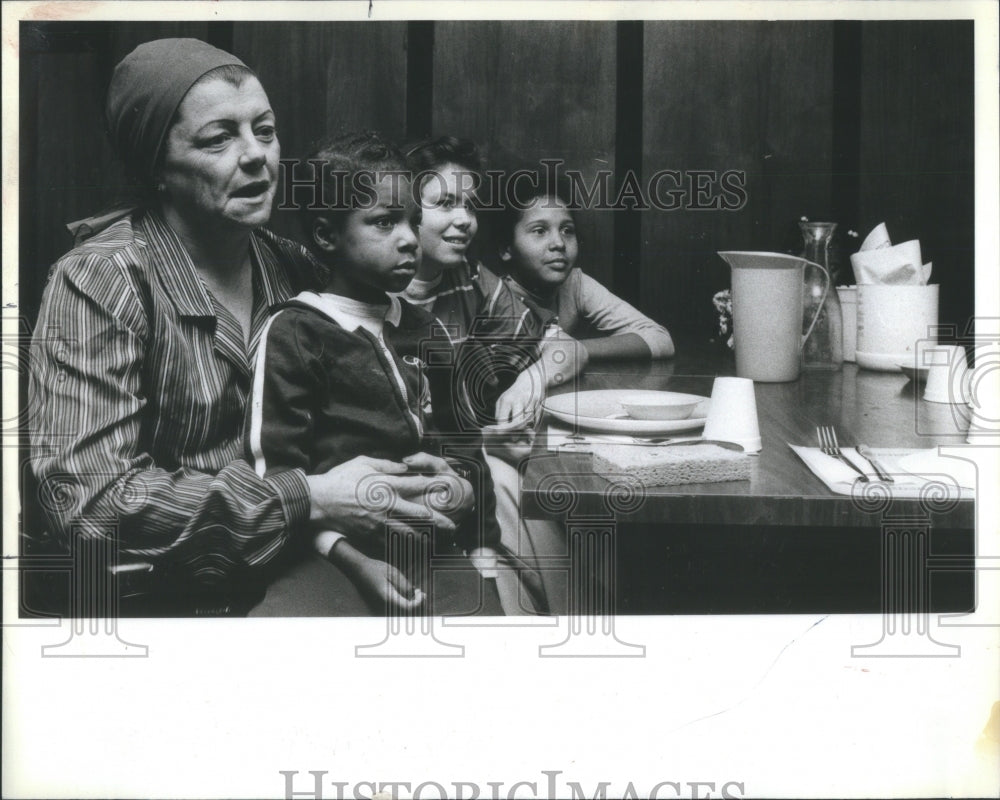1982 Carolyn Castonon & Salvation Army Emergency Lodge - Historic Images