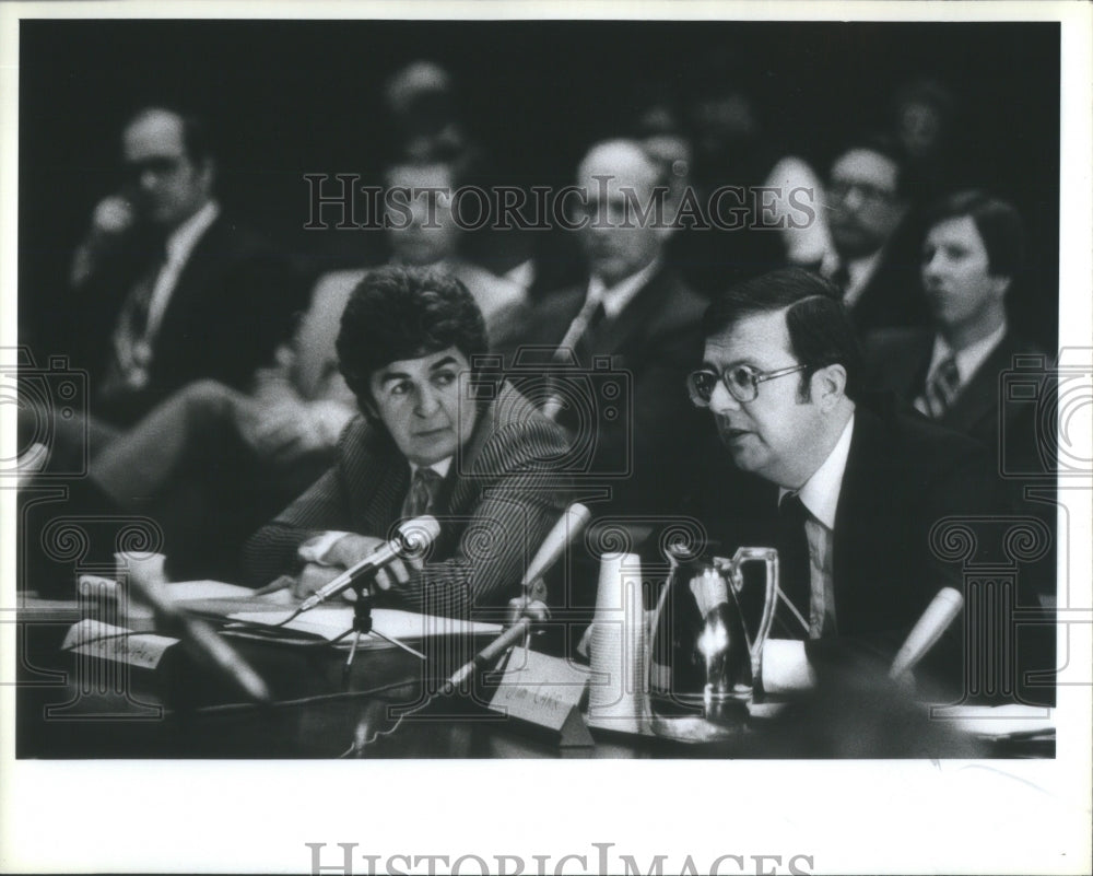 Press Photo James Carr/Chemical Waste Mgt. Hearing- RSA53817 - Historic Images