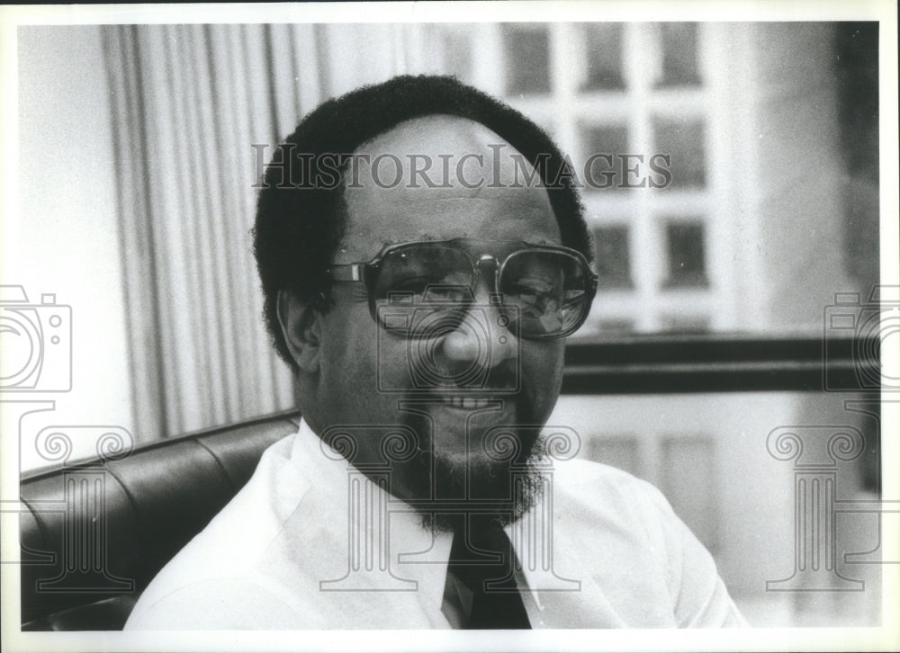 1981 Glenn Ecarr chief public Bureau staff - Historic Images