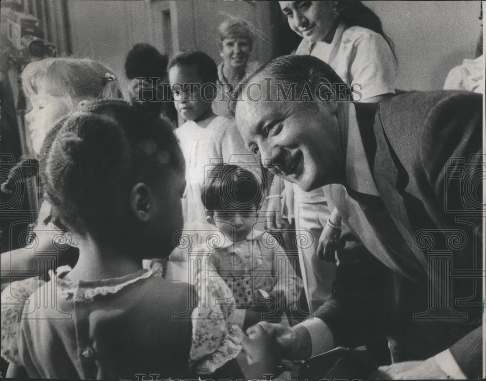 1977 Mayor Bilandic with Handicapped Kids - Historic Images