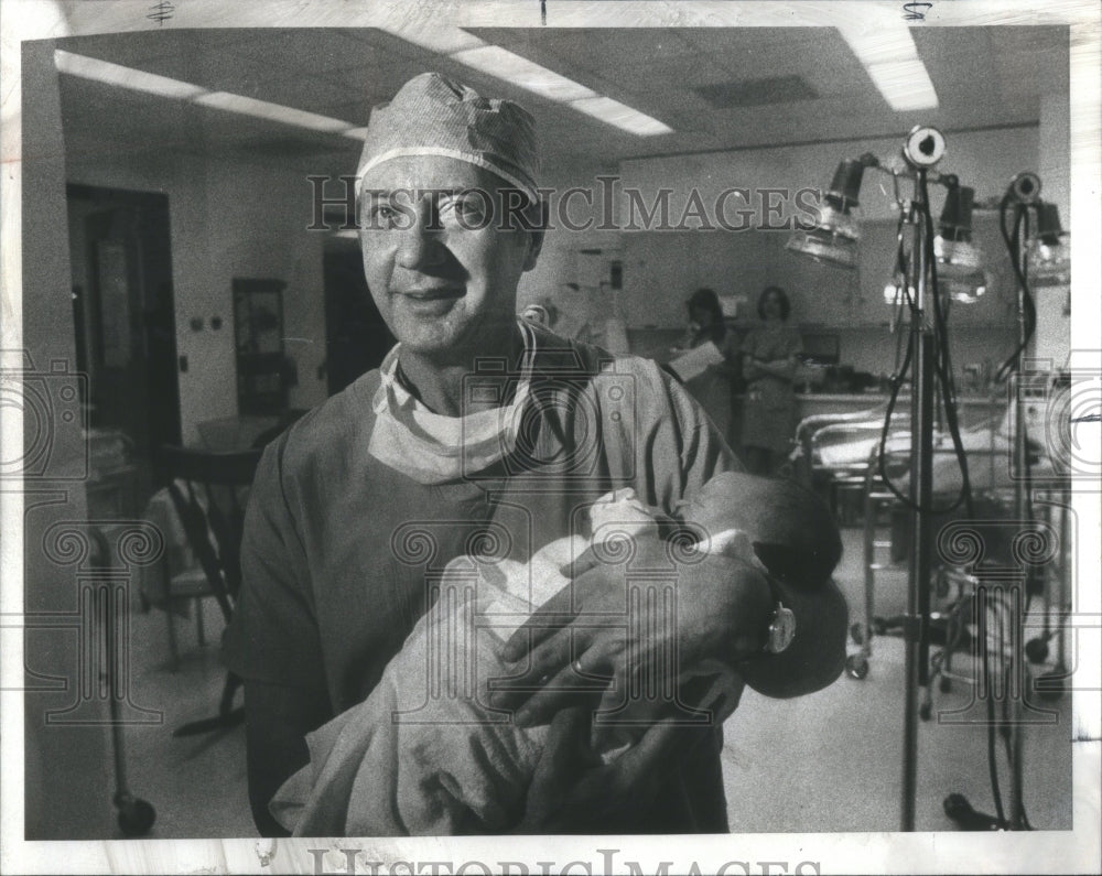 1978 Mayor Michael Bilandie Holding Son - Historic Images