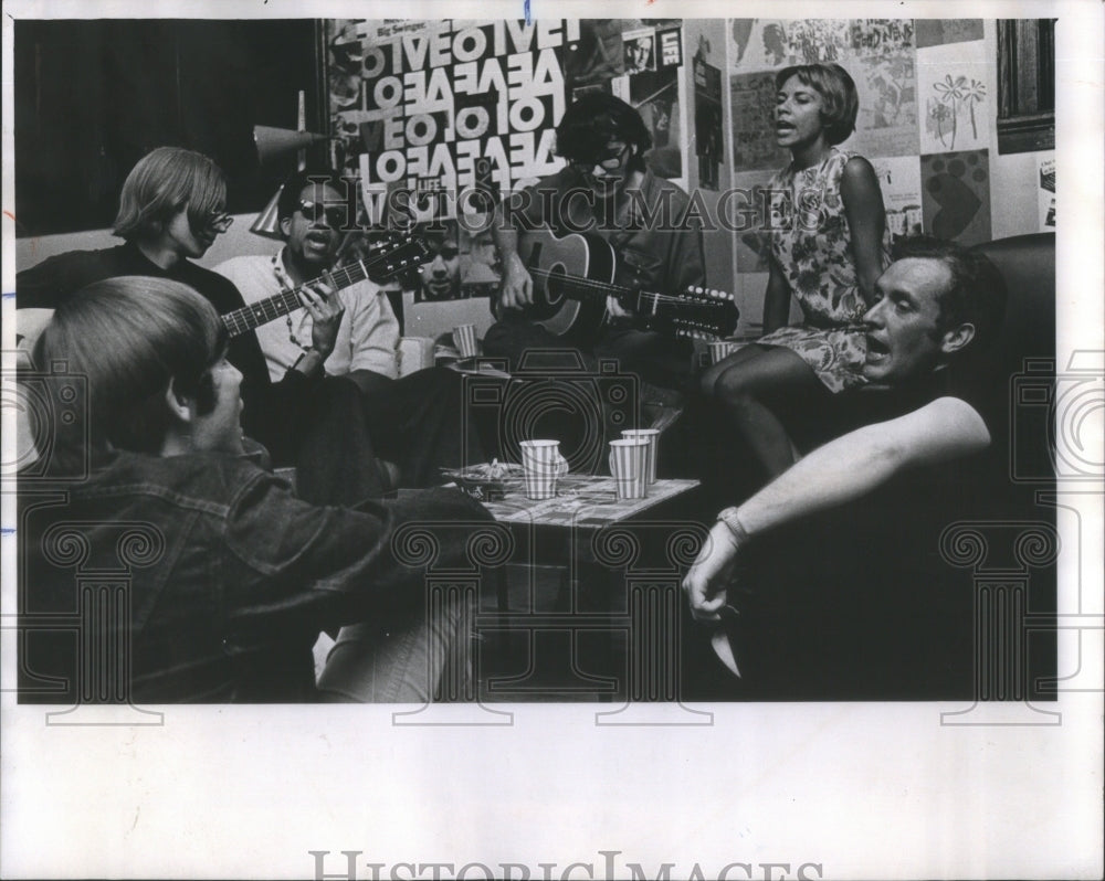 1968 Press Photo Philip Bigelow Grace Church Town Rock- RSA54143-Historic Images