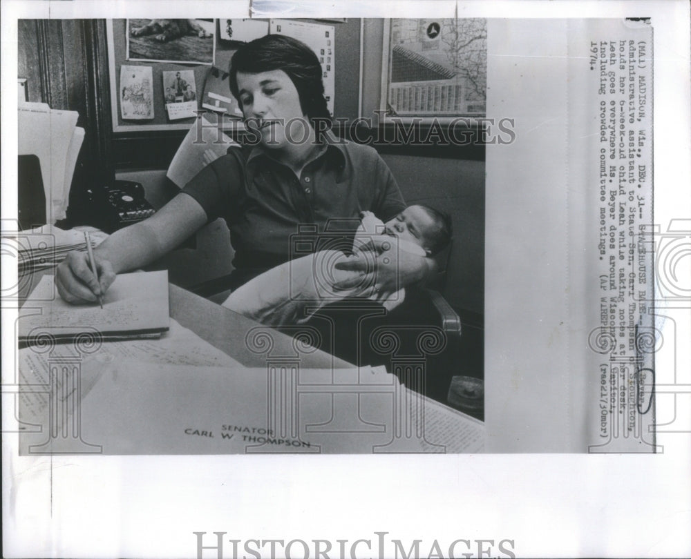 1974 Press Photo Louise Beyer With Newborn Baby, Leah- RSA54231 - Historic Images