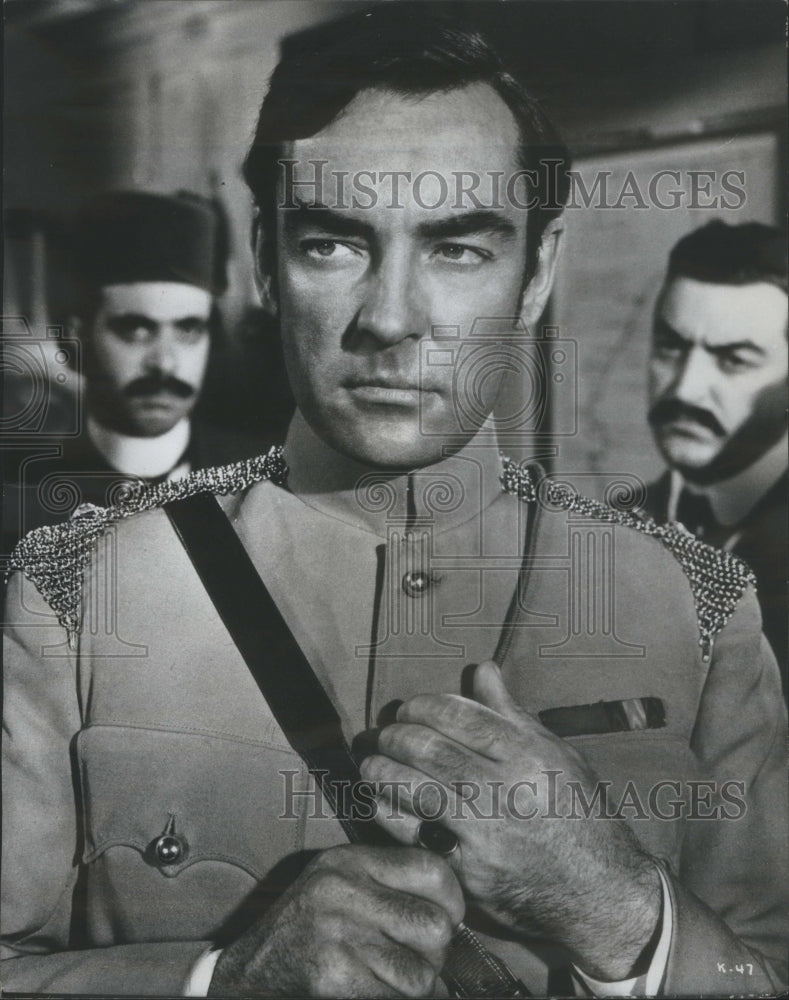 19666 Richard Johnson General Gordan Film - Historic Images