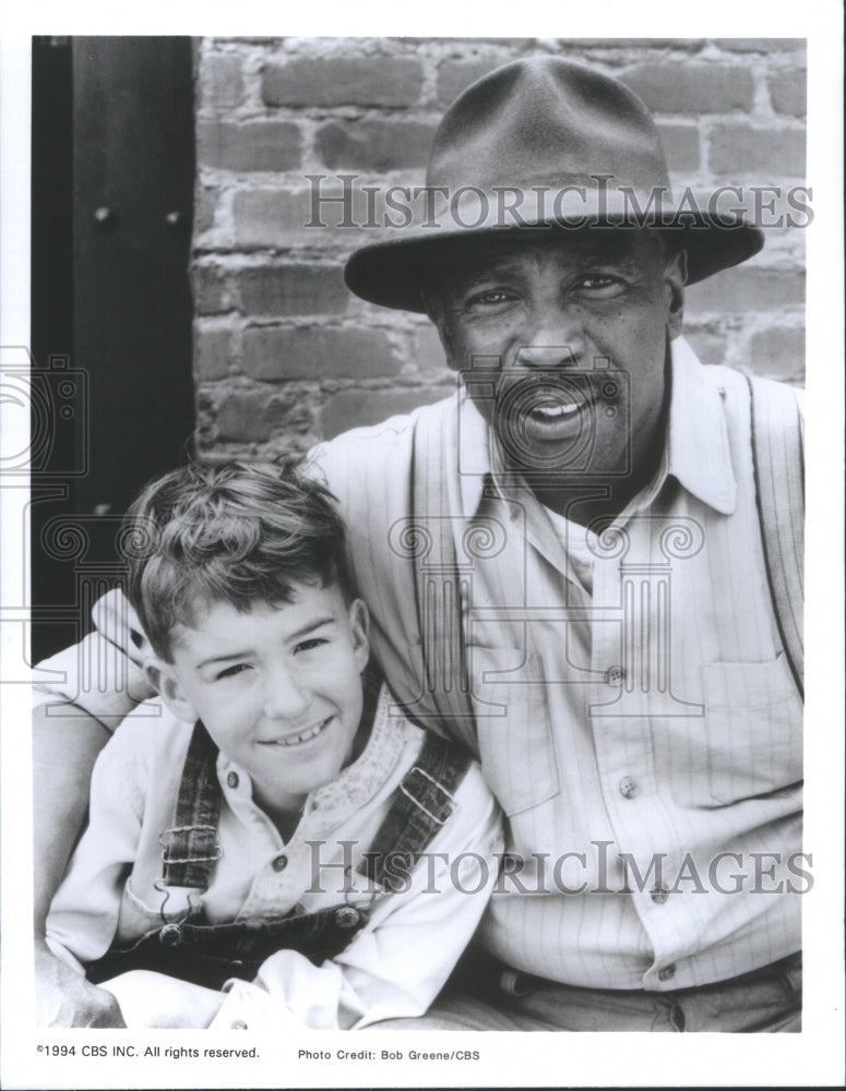 1994 Press Photo Louis Gossett Jr Joe Mazzello Father - Historic Images