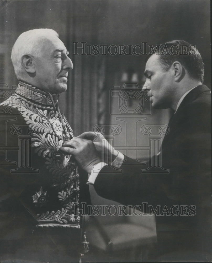 1952 James Mason Walter Hampden Fingers - Historic Images