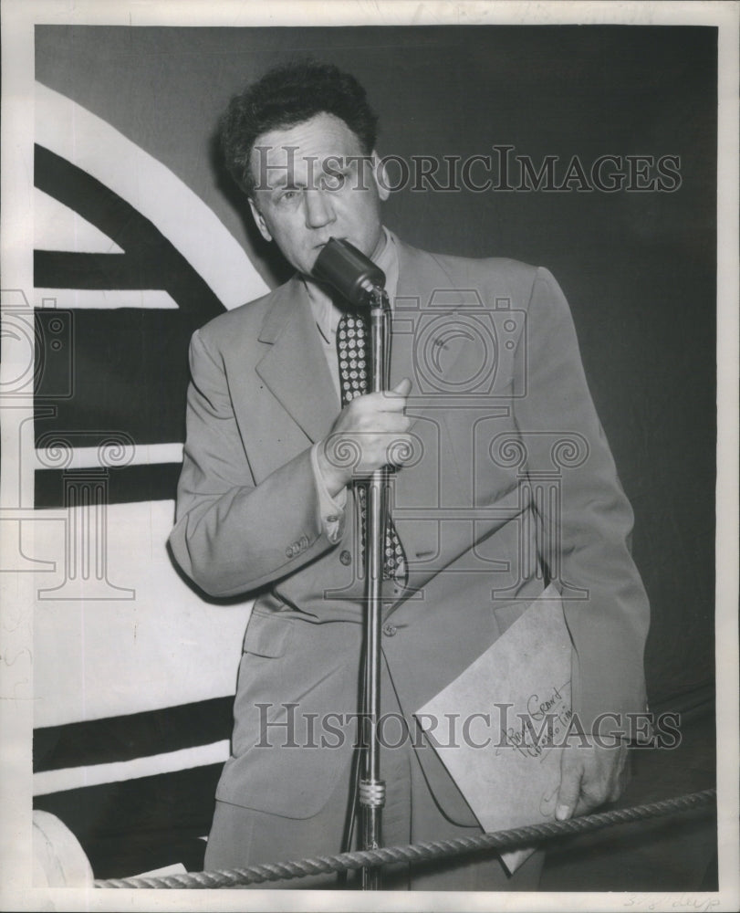 1945 TIMESman Bruce Grant Raises Bond Money - Historic Images