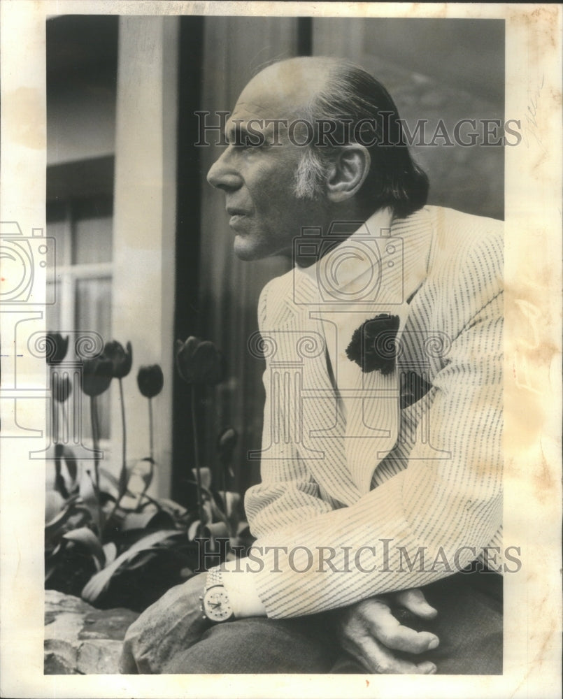 1975 John Green two musical worlds White - Historic Images