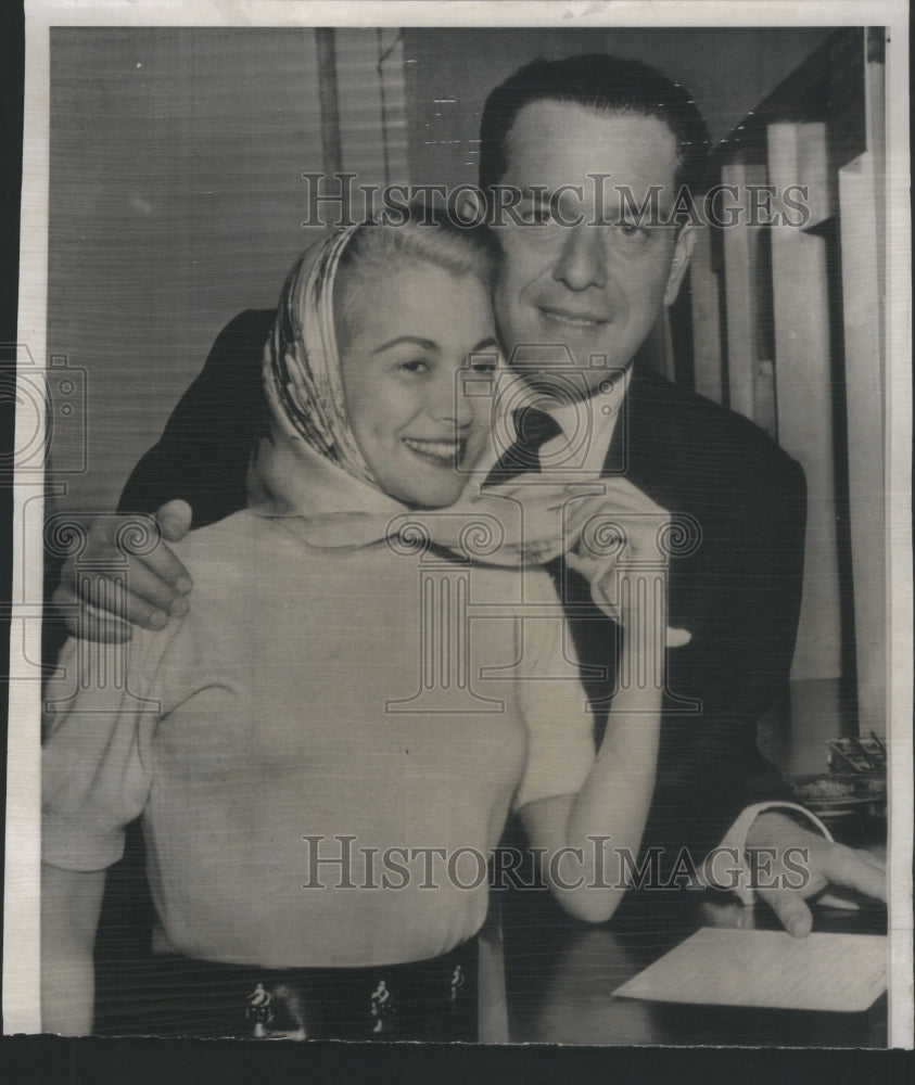 1955 Press Photo Monica Jennings Walter Wanger License- RSA56171 - Historic Images
