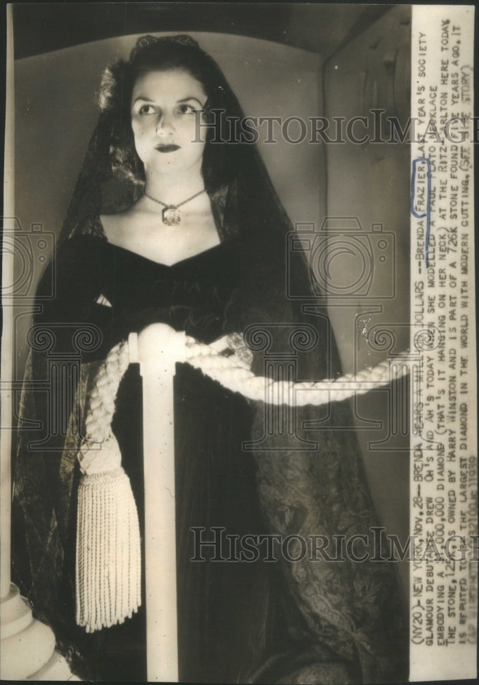 1939 Press Photo Brenda Frazier Paul Plato Necklace- RSA56639 - Historic Images
