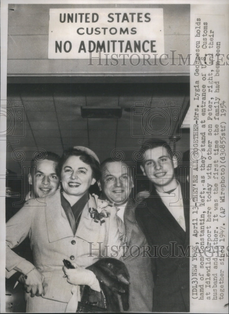 1954 Press Photo Lygia Georgescu Son Constantin Customs- RSA56835 - Historic Images