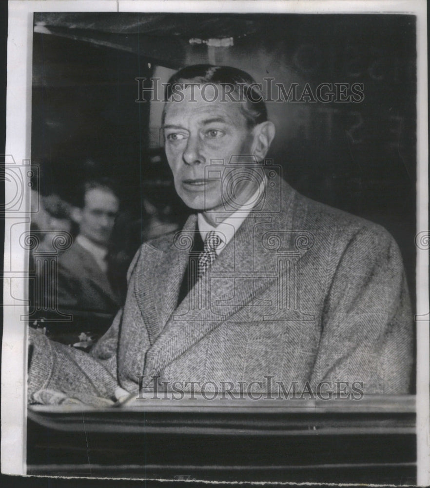 1951, King George London doctor taut x ray- RSA57161 - Historic Images