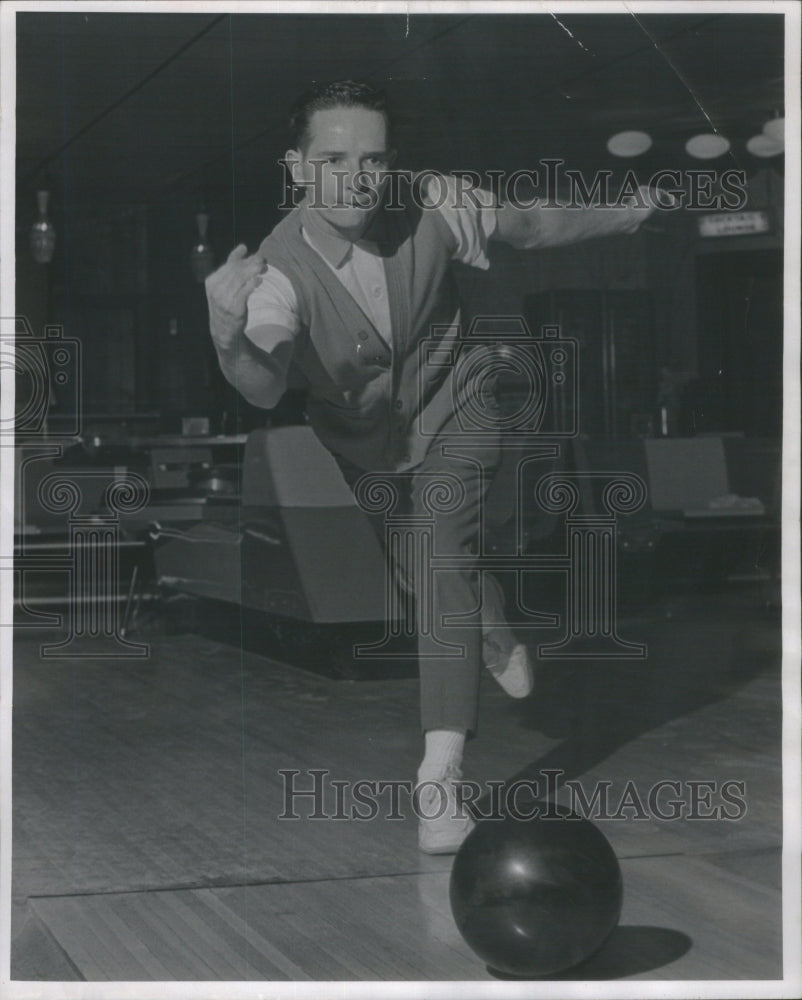 1965 Paul Geyer bowls West Suburban star - Historic Images